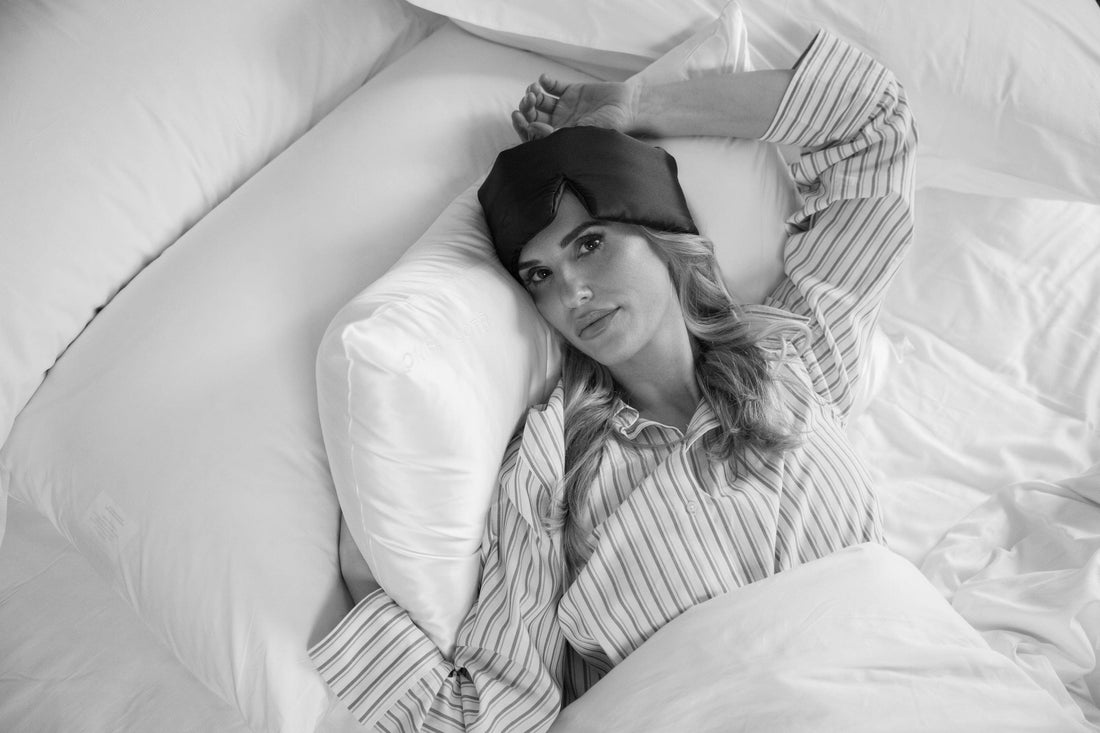 5 beneficios de usar un antifaz de seda para dormir mejor y cuidar tu piel - Onisa Coté