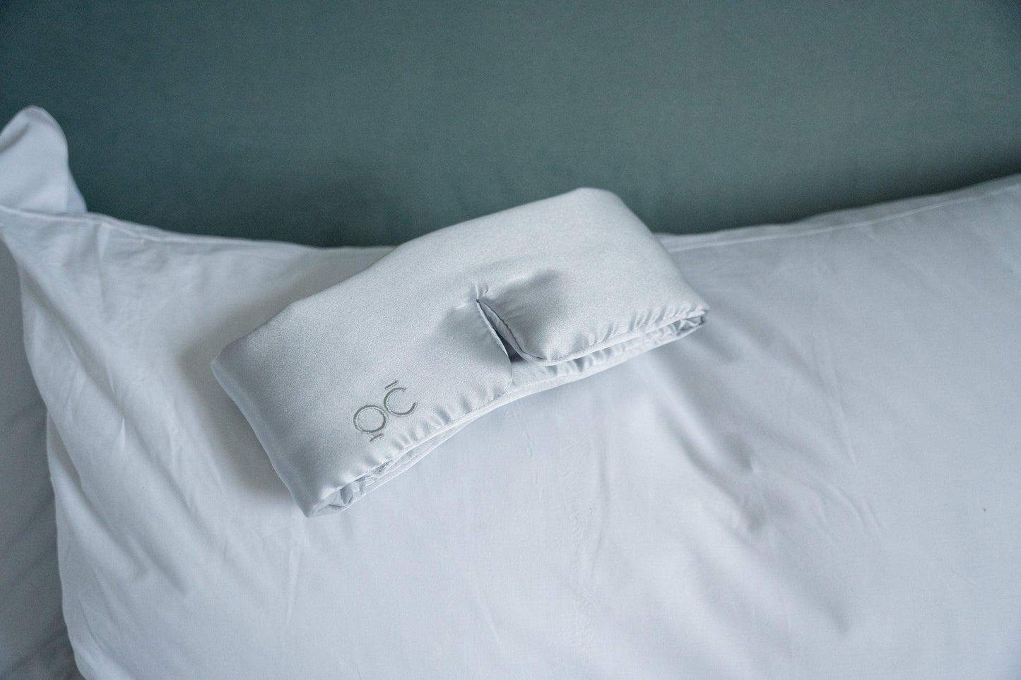 Antifaz de Seda Gris Plata Onisa Coté