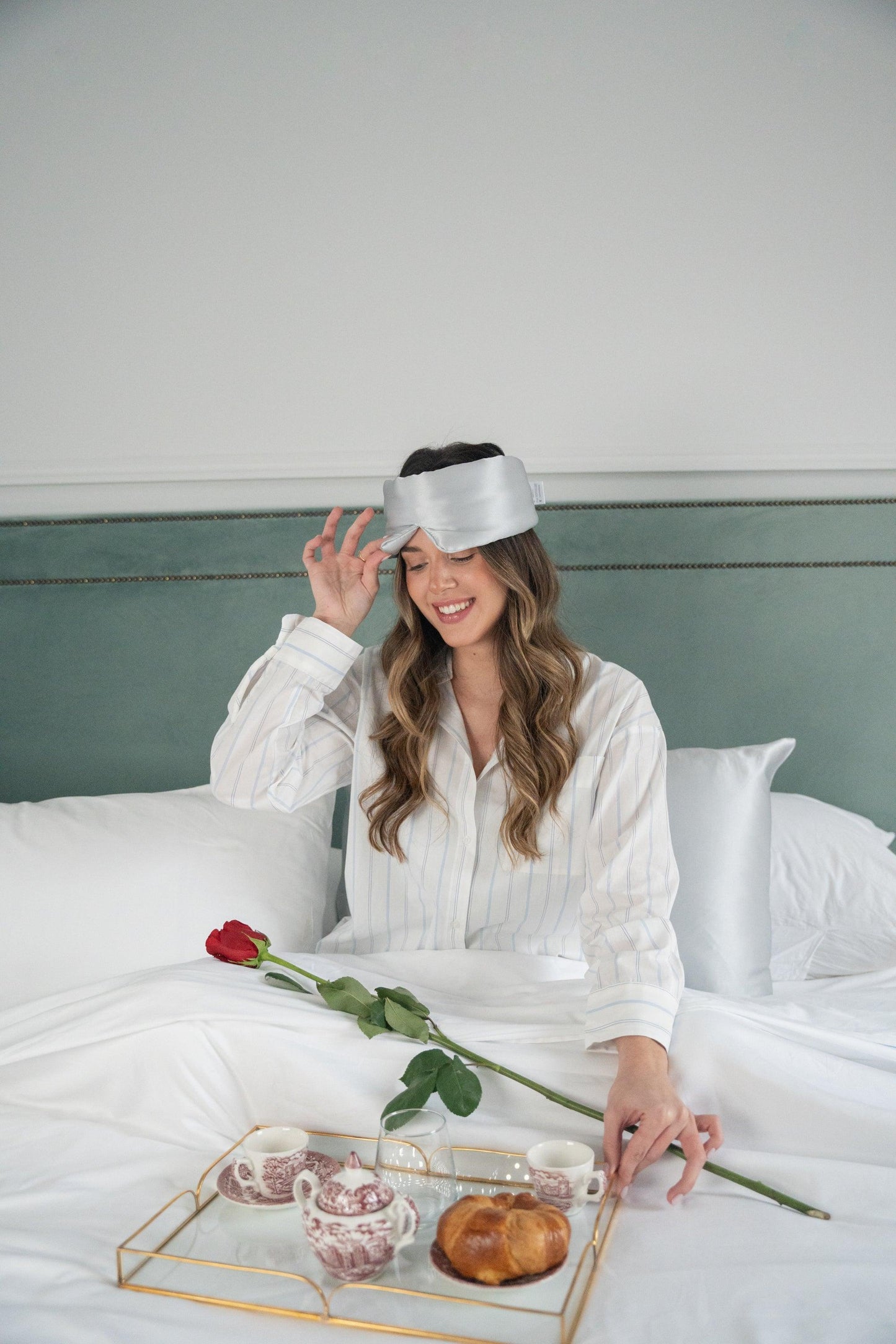 Antifaz de Seda Gris Plata Onisa Coté