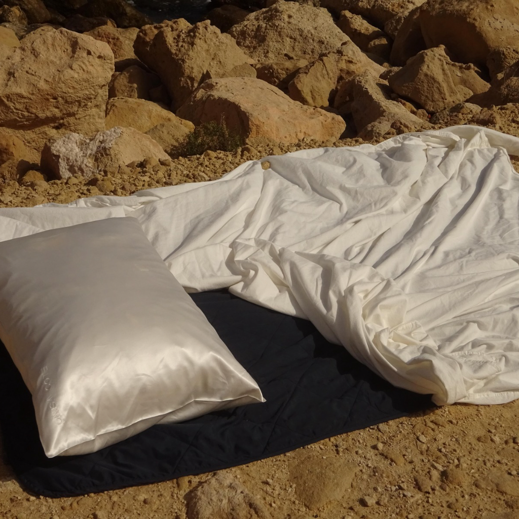 Funda de almohada sobre cama